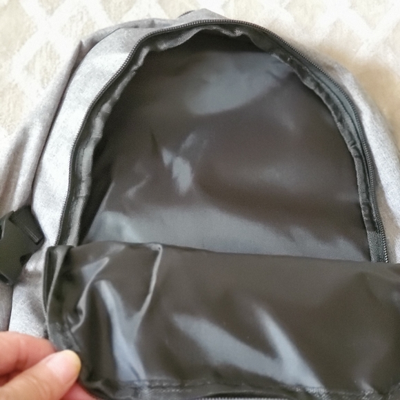 Backpack with charger cable - Picture 2 of 6